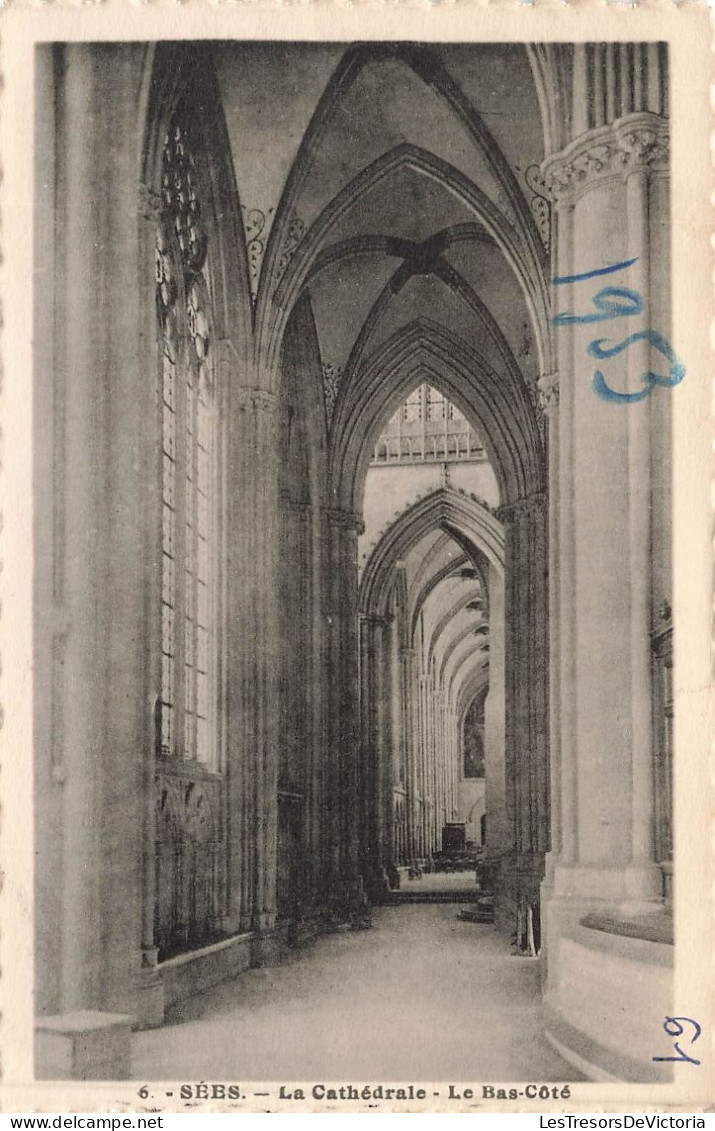 FRANCE - Sees - Vue à L'intérieur De La Cathédrale - Le Bas Côté - Vue Générale - Carte Postale Ancienne - Sees