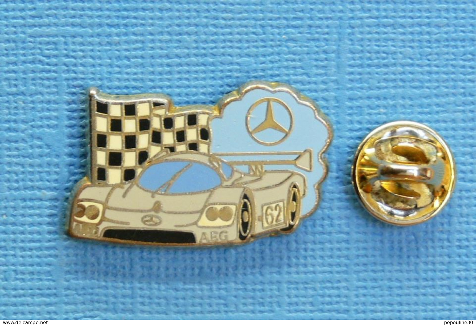 1 PIN'S /  ** SAUBER MERCEDES C9 / 1989 / AEG  N°62 ** . (Arthus Bertrand Paris) - Mercedes