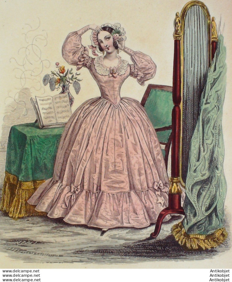 Gravure De Mode Costume Parisien 1838 N°3560 Robe De Moire - Radierungen