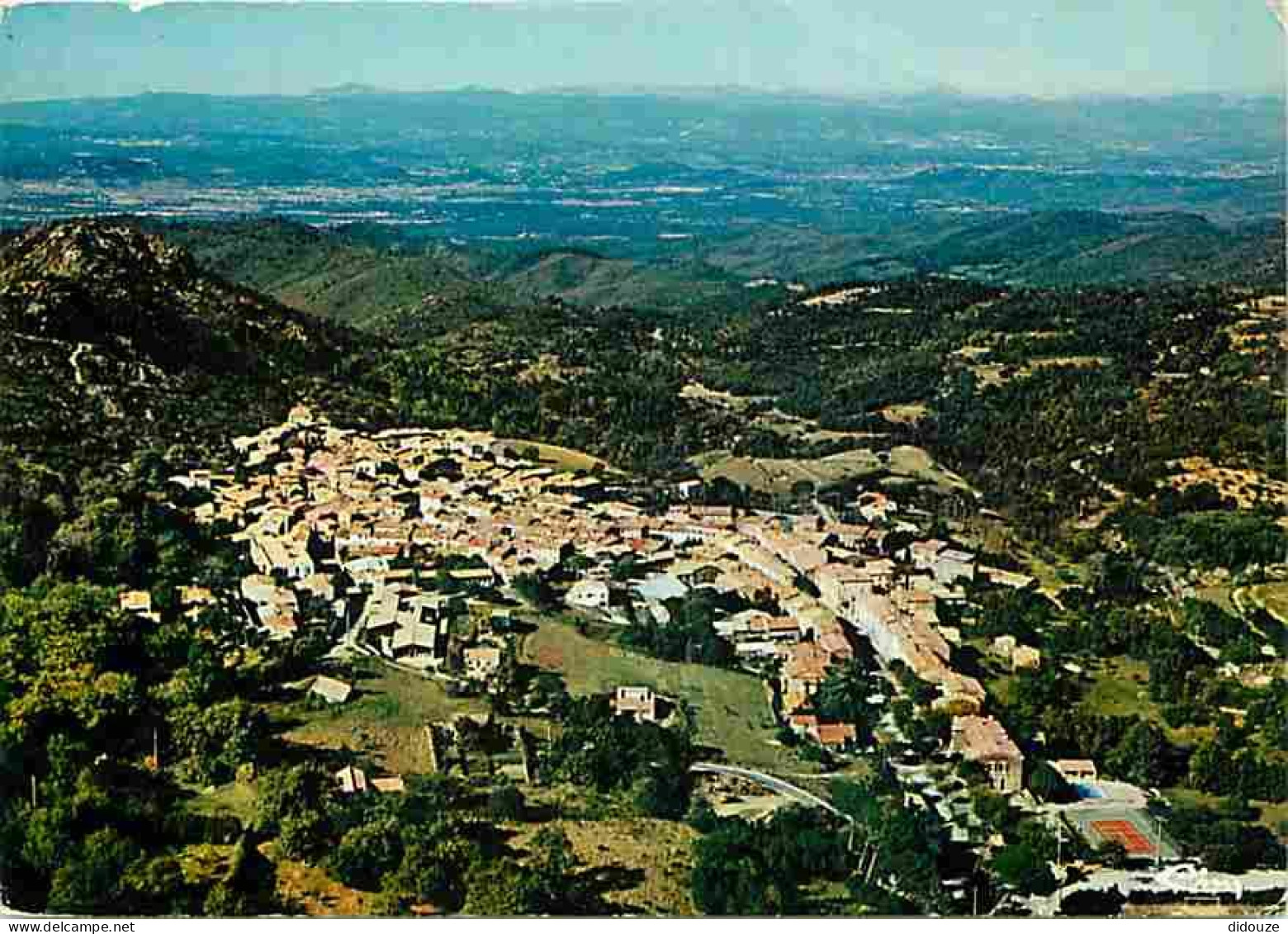 83 - La Garde Freinet - Vue Générale Aérienne - CPM - Voir Scans Recto-Verso - La Garde Freinet