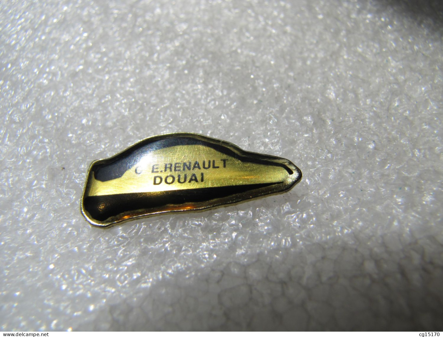 PIN'S   RENAULT  DOUAI  C. E. - Renault