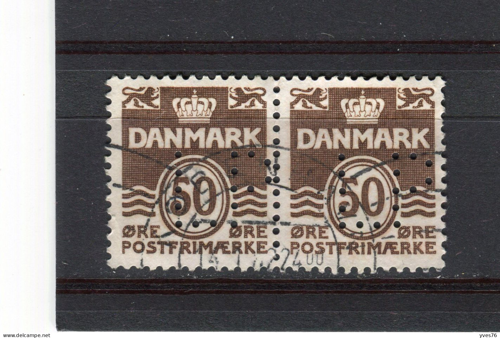 DANEMARK - Y&T N° 564A° - Perfin - Perforé - Armoiries - Gebruikt