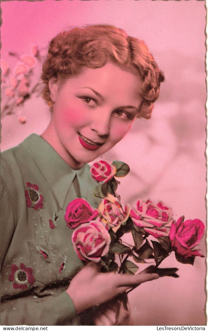 FANTAISIE - Femme - Femme Avec Des Fleurs - Blonde - Carte Postale Ancienne - Women