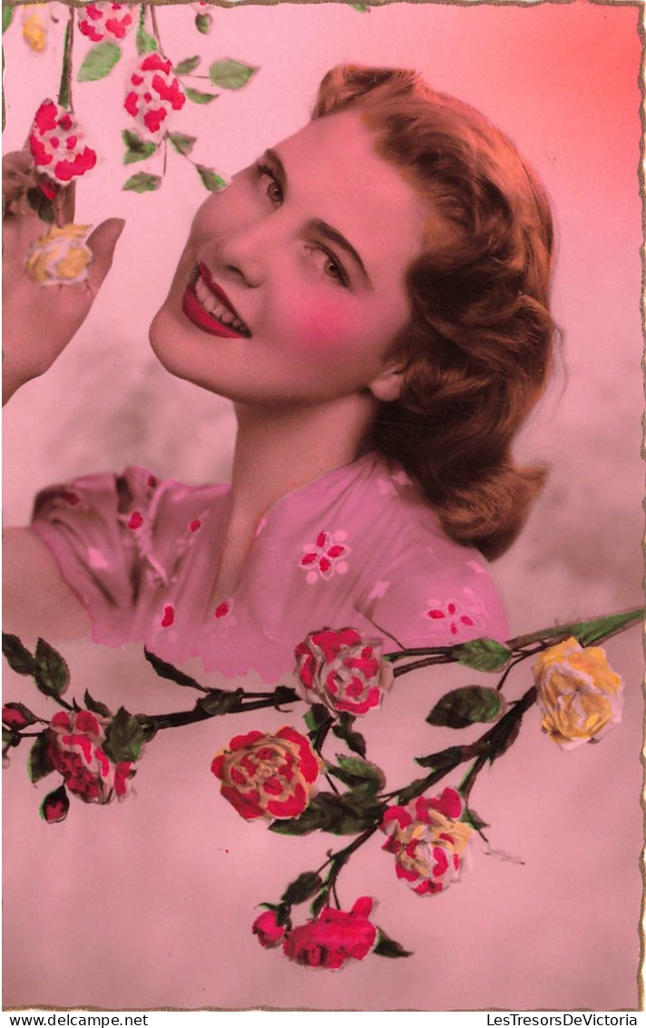 FANTAISIE - Femme - Femme Avec Des Fleurs - Blonde - Roses - Carte Postale Ancienne - Femmes