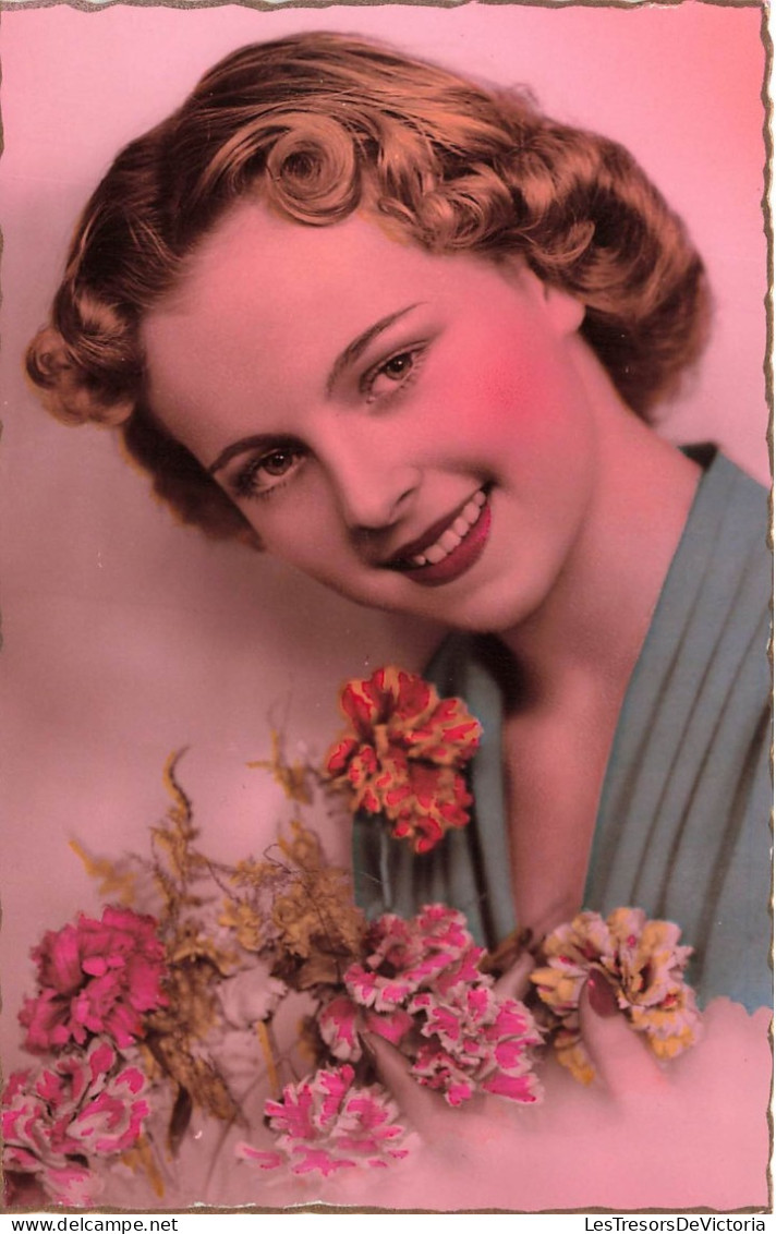 FANTAISIE - Femme - Femme Avec Des Fleurs - Blonde - Roses - Carte Postale Ancienne - Women
