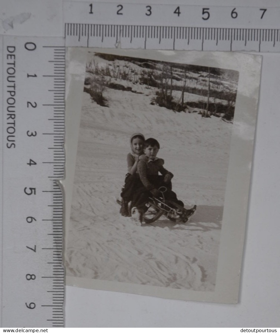 X2 Photos Photographie : Enfants Faisant De La Luge Sport D'hiver Children Sledge Toboggan C.1950 - Voorwerpen