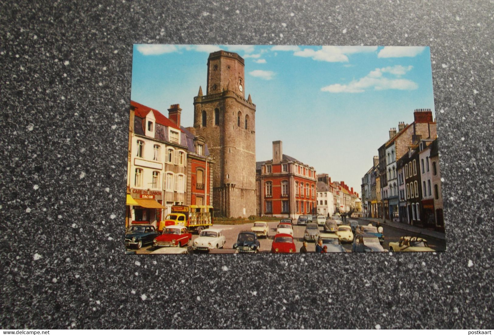 BOULOGNE-SUR-MER: AUTO'S - OLDTIMERS - Citroën, Renault, .... - PKW