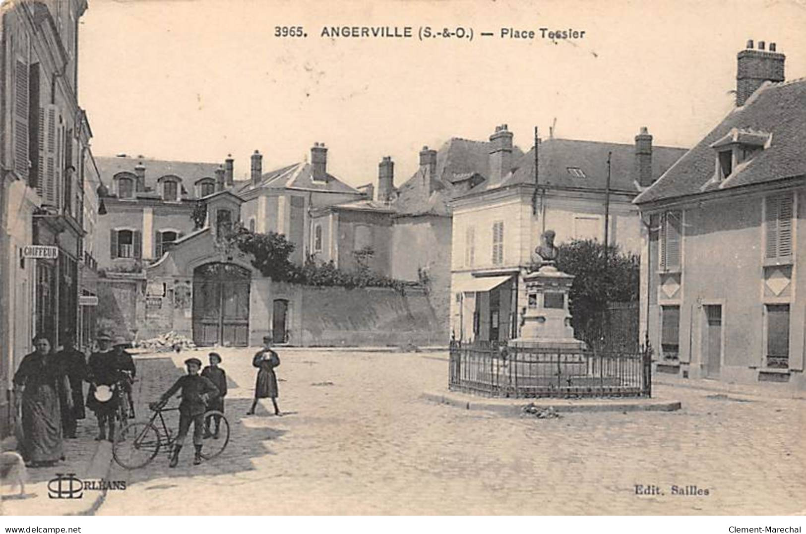 ANGERVILLE - Place Tessier - état - Angerville