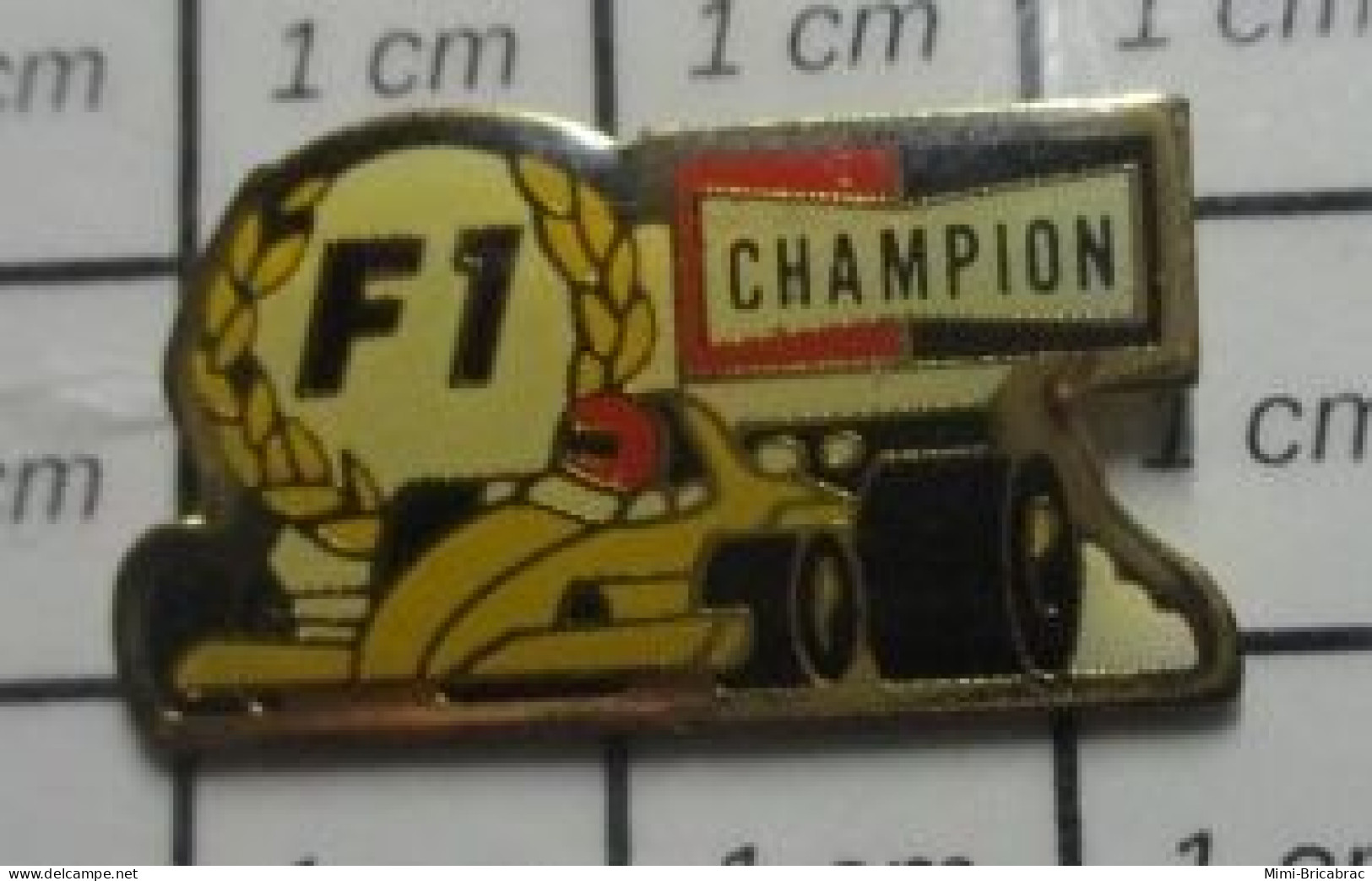 1616c Pin's Pins / Rare Et De Belle Qualité / AUTOMOBILES / F1 FORMULE 1 CHAMPION - F1