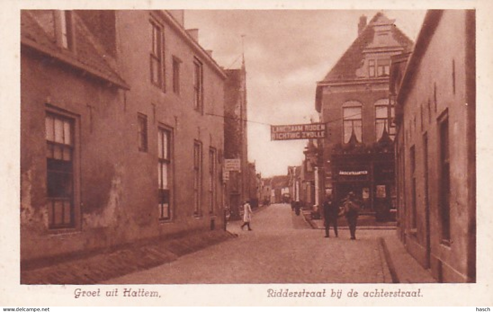 4812      80           Groet Uit Hattum, Ridderstraat Bij De Achterstraat. (tekst Op Winkelruit Ansichtkaarten - Hattem