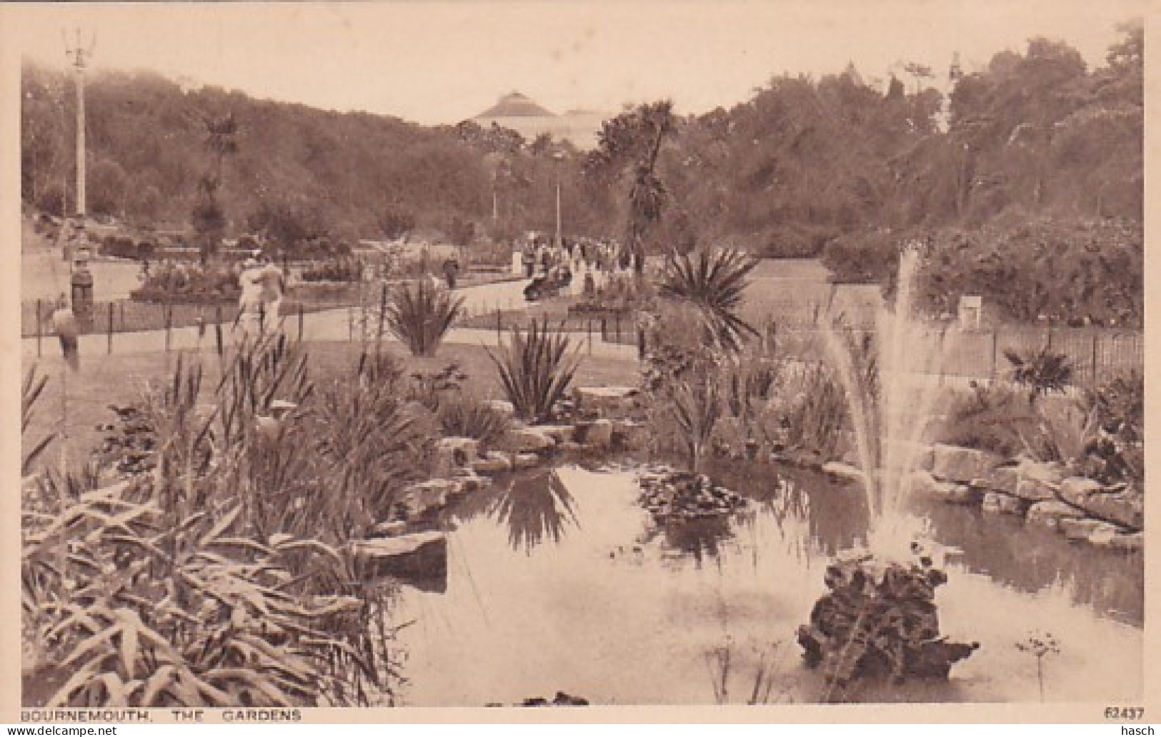 4812311Bournemouth The Gardens. (Tiny Folds In The Corners) - Bournemouth (depuis 1972)