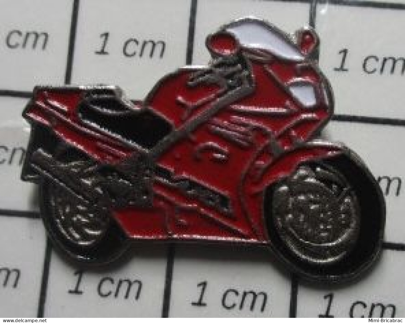 1115A Pin's Pins / Beau Et Rare / MOTOS / GROSSE MOTO SPORTIVE ROUGE A IDENTIFIER - Moto