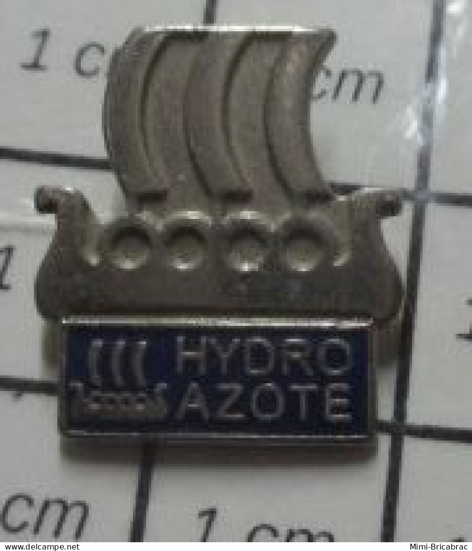 2719 Pin's Pins / Beau Et Rare / BATEAUX / HYDRO AZOTE VOILIER VIKING  DRAKKAR NORMAND - Schiffahrt