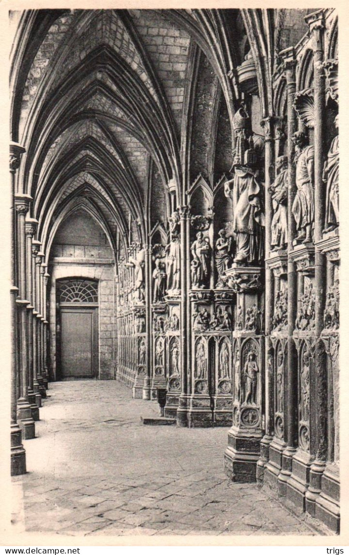 Tournai - Porche De La Cathédrale, Place De L'Évêché - Tournai