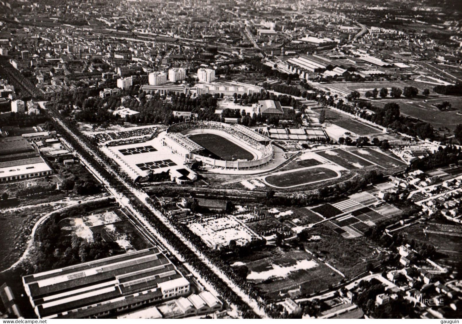 CPSM - MARSEILLE - Vue Aérienne Stade Municipal Et Avenue Du Prado ... Edition G.Gandini - Stades