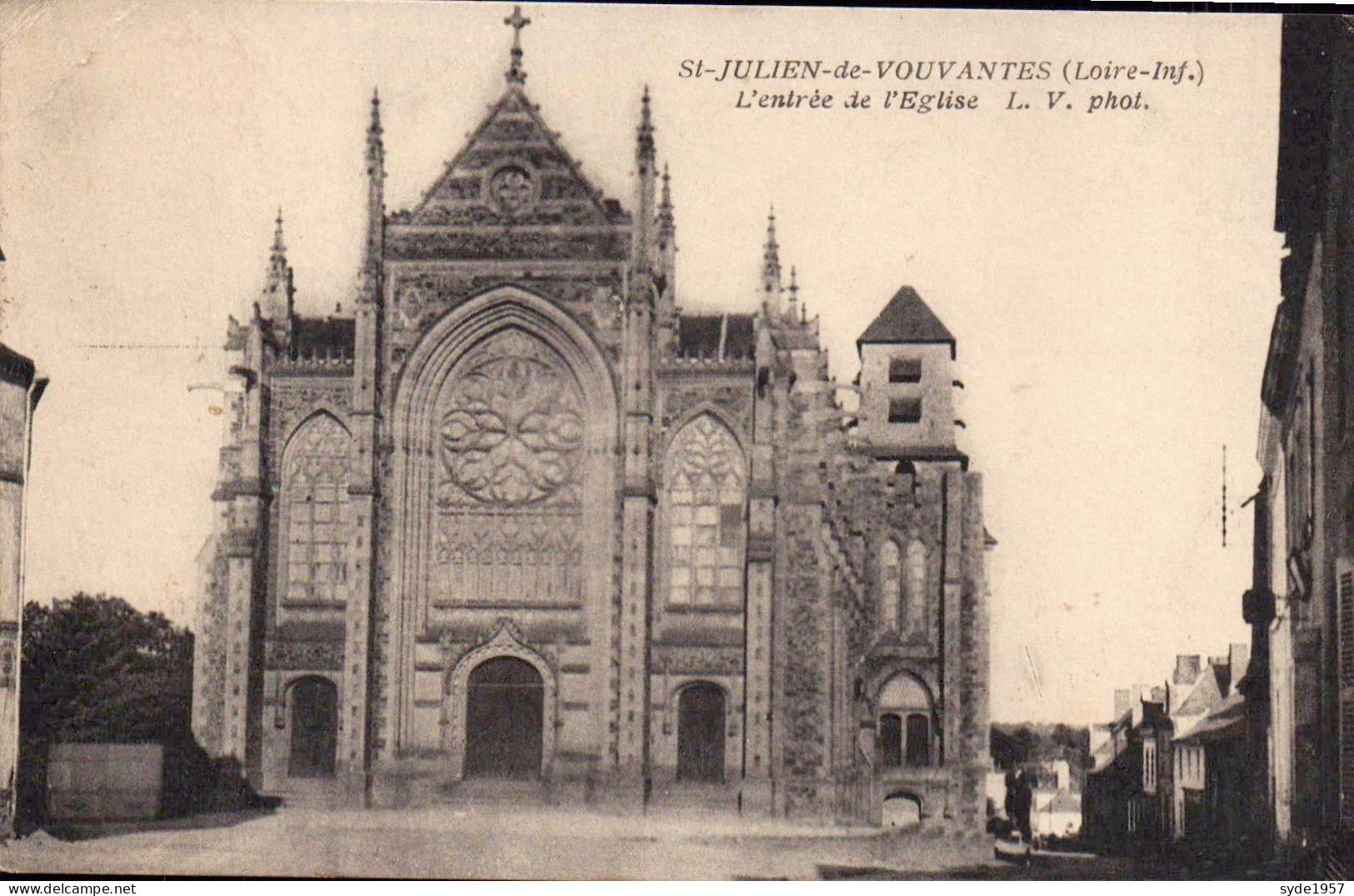 SAINT-JULIEN DE VOUVANTES.: Entrée De L'église L.V. Photo- Phototypie  Maurice Chrétien - Saint Julien De Vouvantes