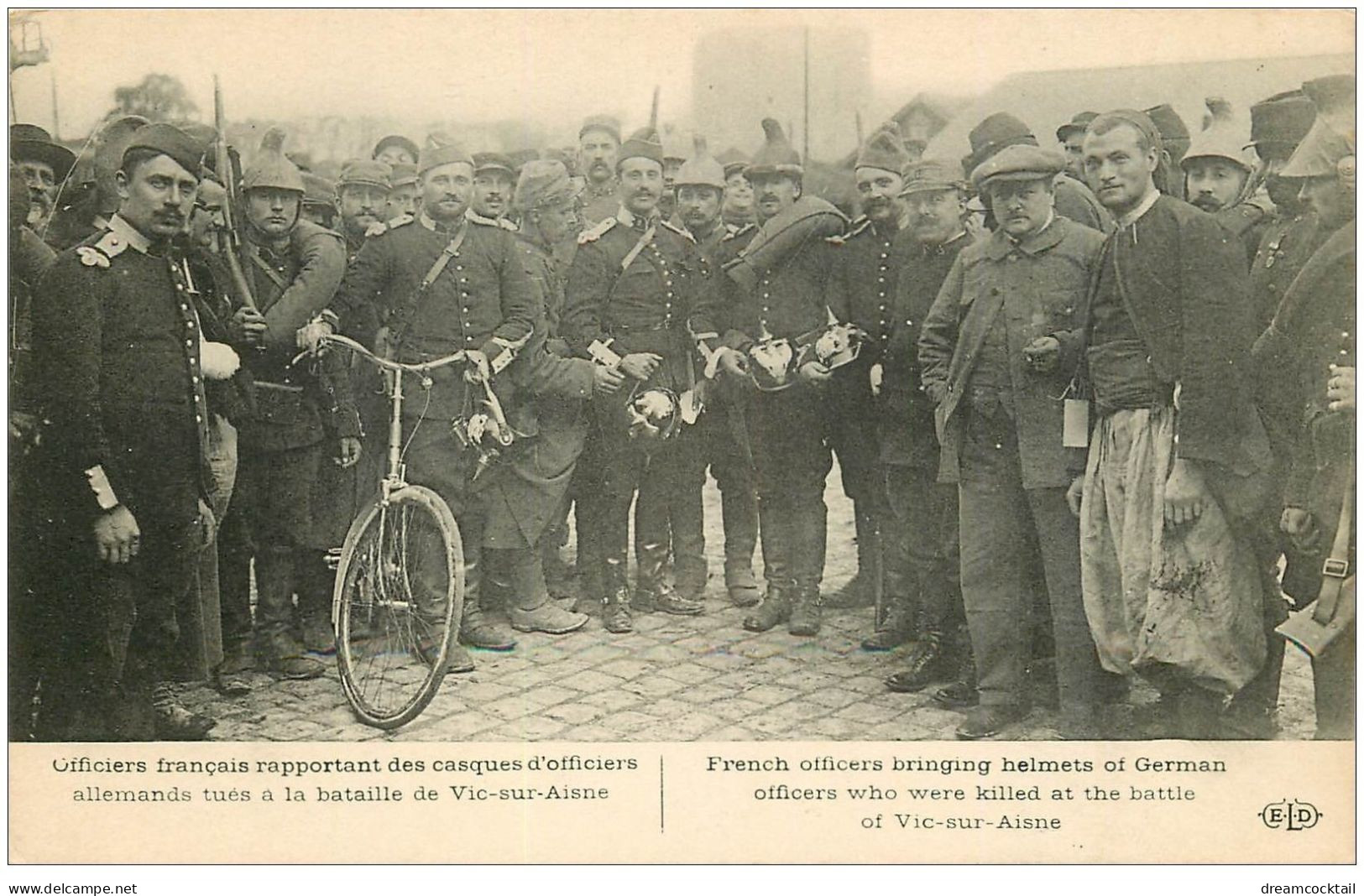 02 VIC-SUR-AISNE. Officiers Français Avec Casques Allemands - Vic Sur Aisne