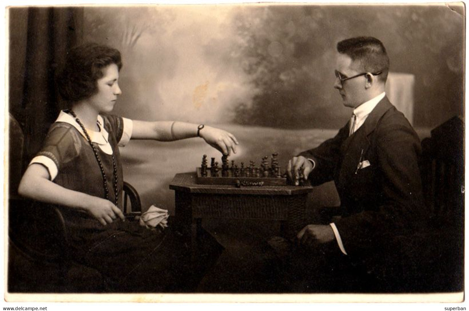 ECHECS / CHESS : ROUMANIE / ROMANIA : CHESS GAME / PARTIE D'ECHECS - CARTE VRAIE PHOTO / REAL PHOTO ~ 1935 - '40 (an322) - Chess
