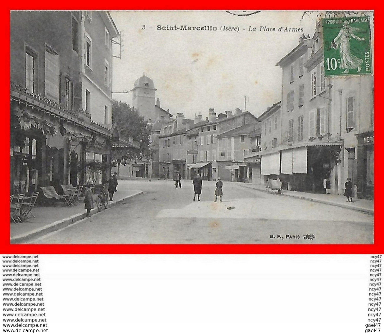 CPA (38) SAINT-MARCELLIN.  La Place D'Armes, Animé Café...H471 - Saint-Marcellin