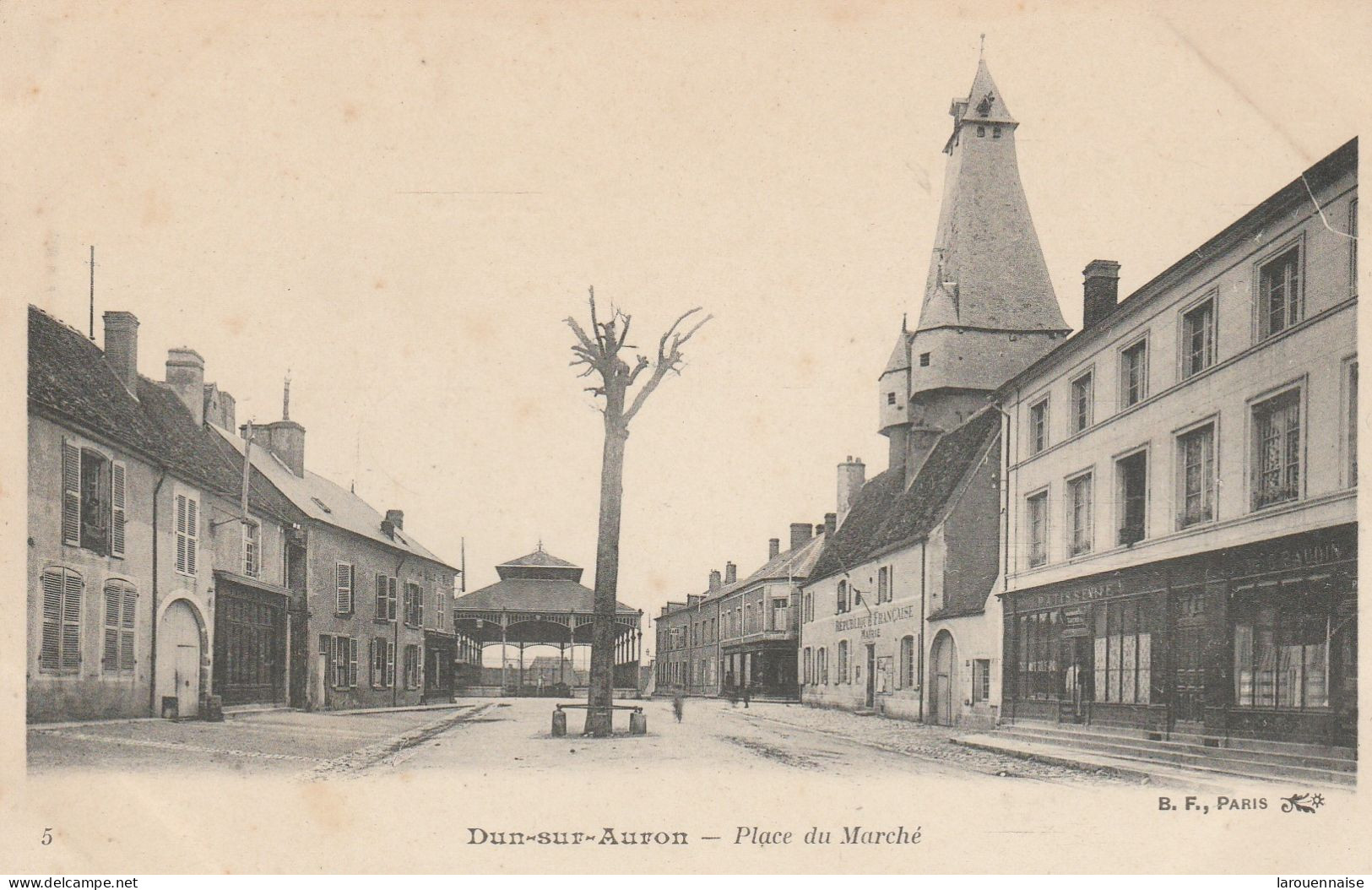 18 - DUN SUR AURON - Place Du Marché - Dun-sur-Auron