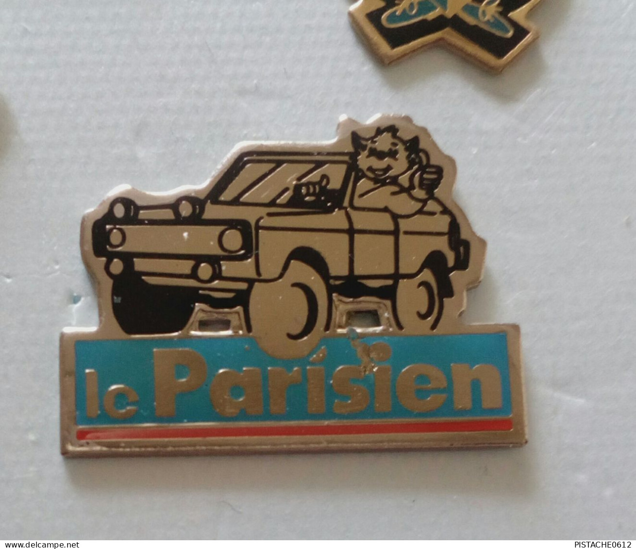 Pin's Le Parisien Auto 4x4 Signé Formula Paris - Médias