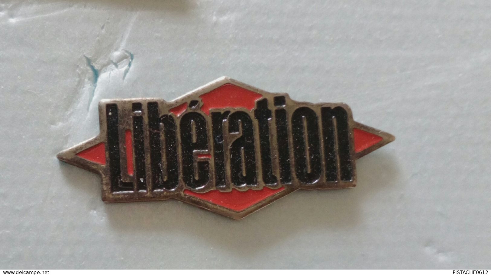 Pin's Logo Libération (1) - Médias