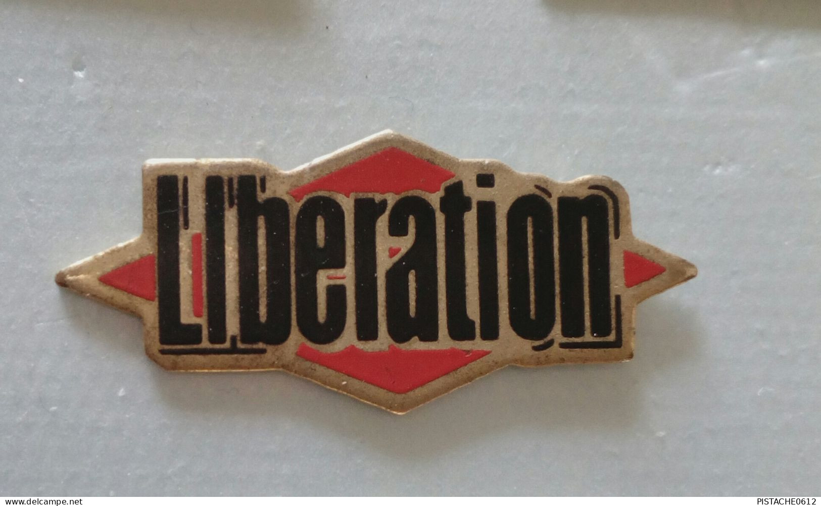 Pin's Logo Libération (2) - Médias