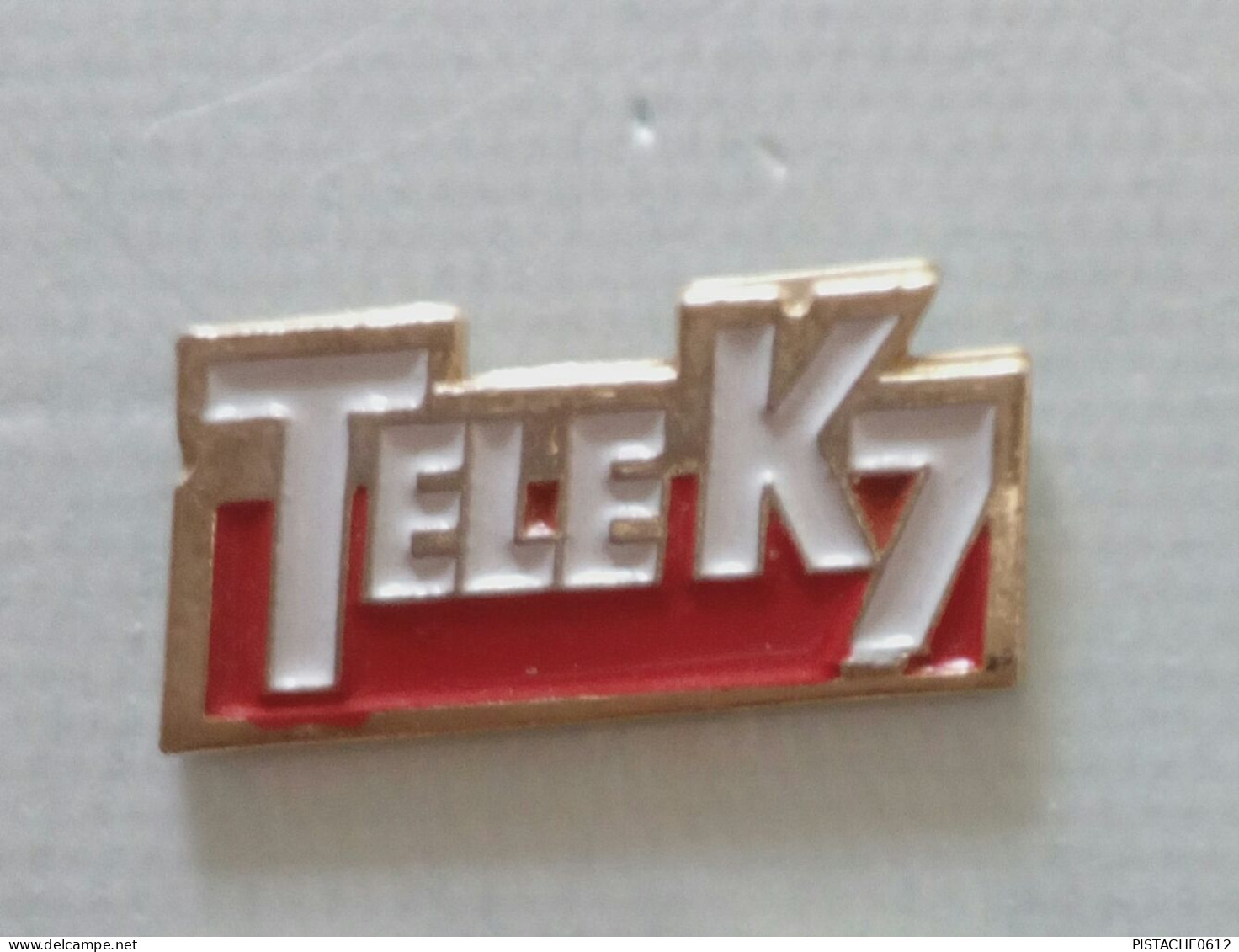 Pin's Logo TELE K 7 (1) - Médias