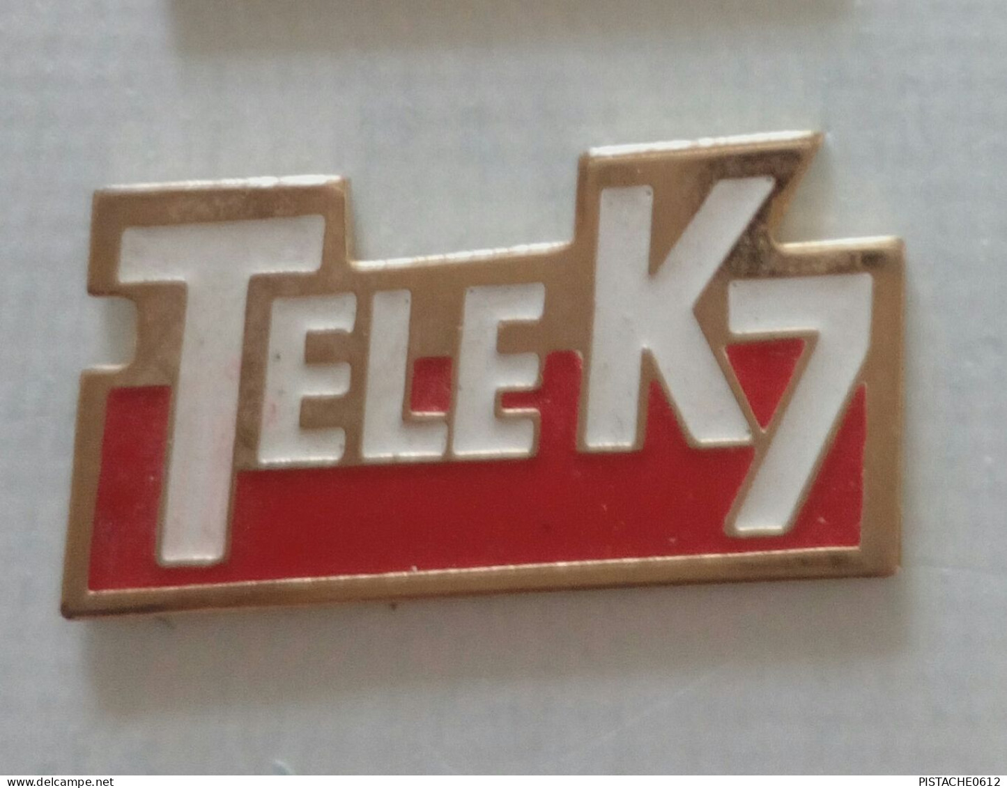 Pin's Logo TELE K7 (2) - Médias