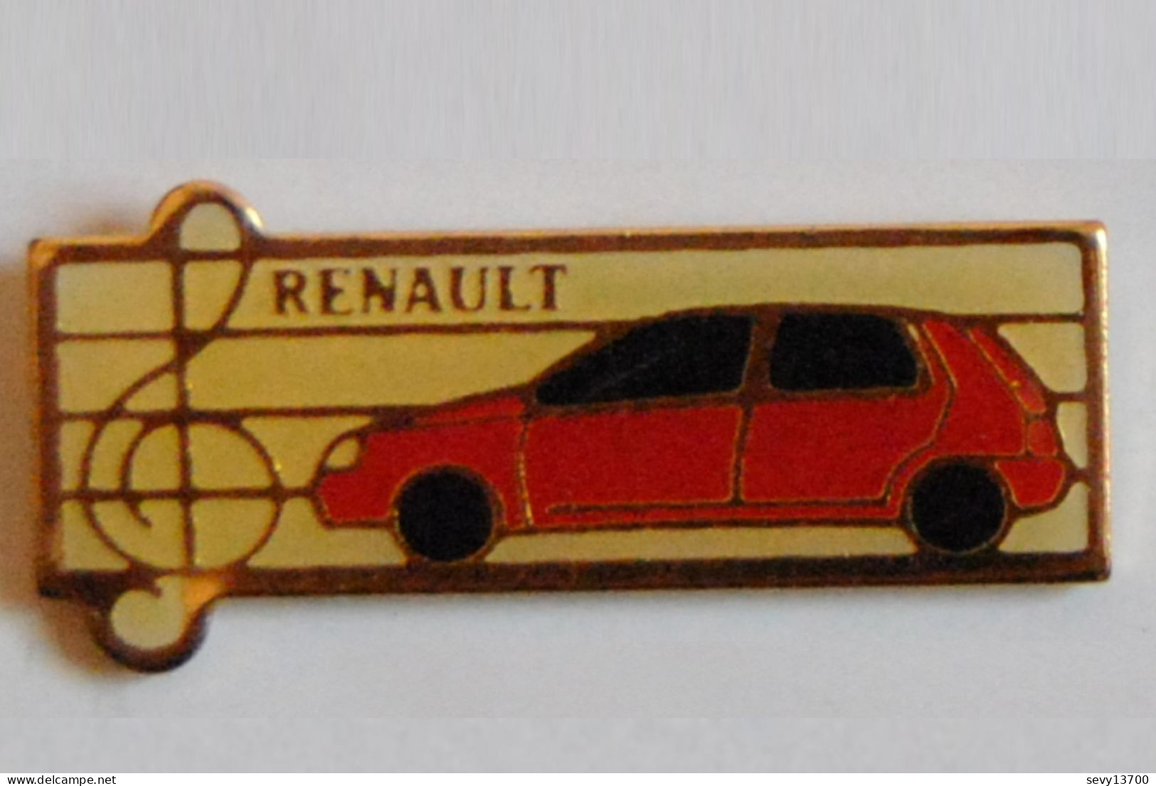 4 Pin's : 2 Renault Mélodie Clé De Sol Et 2 Renault Clio NRJ - Renault