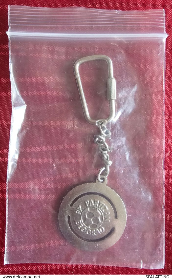 FK PARTIZAN BEOGRAD KEYCHAIN, KEY- RING - Bekleidung, Souvenirs Und Sonstige