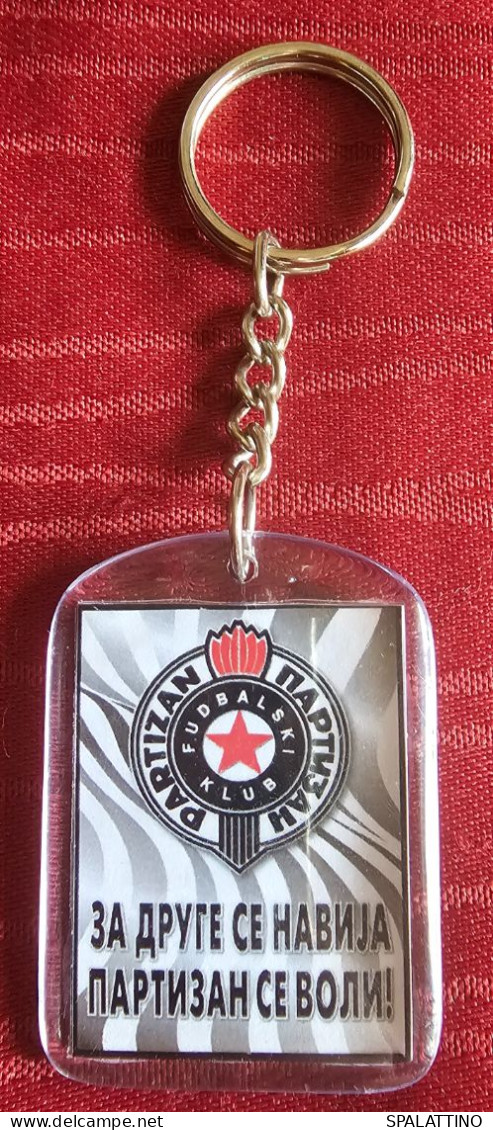 FK PARTIZAN BEOGRAD KEYCHAIN, KEY- RING - Abbigliamento, Souvenirs & Varie