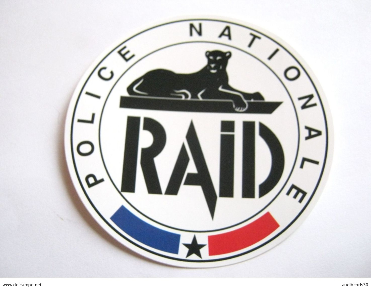 RARE AUTOCOLLANT POLICE NATIONALE LE RAID TRES BON ETAT DIAMETRE 9.5 Cm - Polizia