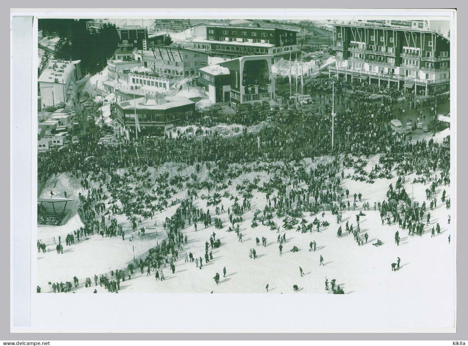 Repro Photo (14) Xèmes Jeux Olympiques D'Hiver De GRENOBLE 1968 Olympic Games Grenoble CHAMROUSSE Les Spectateurs à * - Other & Unclassified