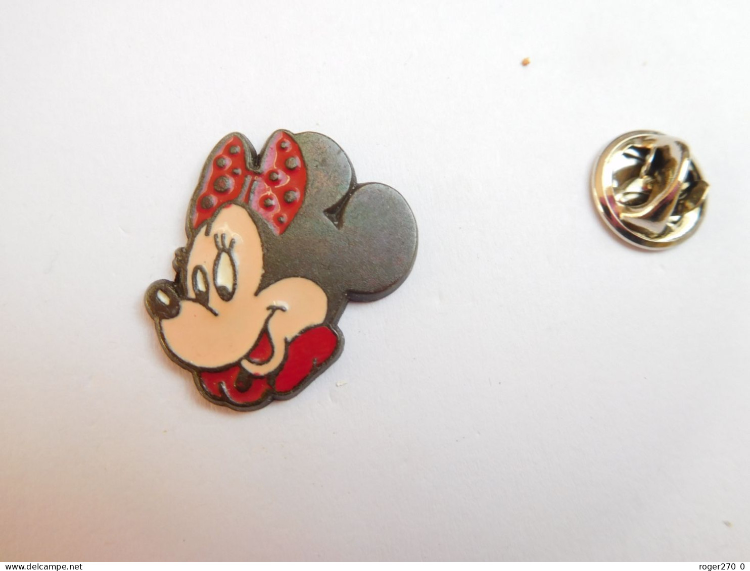 Beau Pin's , Disney , Minnie , Signé Bertoni Milano - Disney