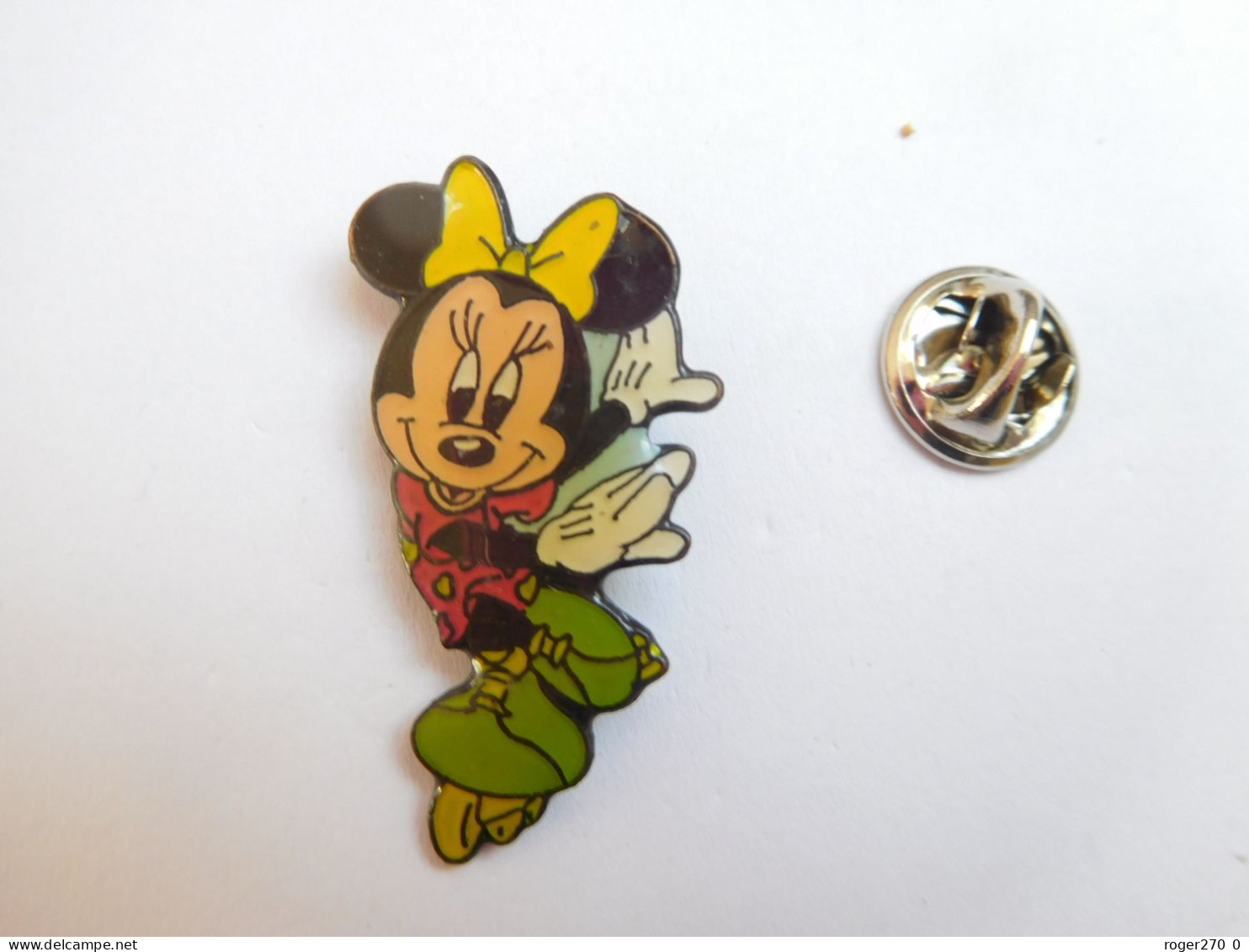 Beau Pin's , Disney , Minnie , Verso Quadrillé , Signé Disney - Disney