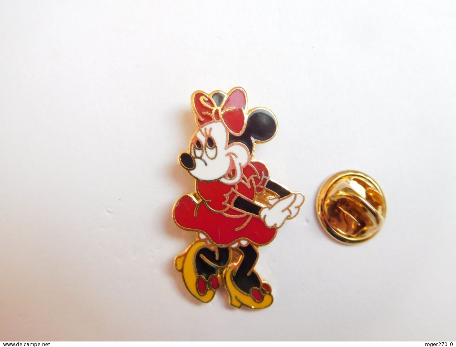 Superbe Pin's En EGF  , Disney , Minnie , Signé Disney Made In Taïwan - Disney