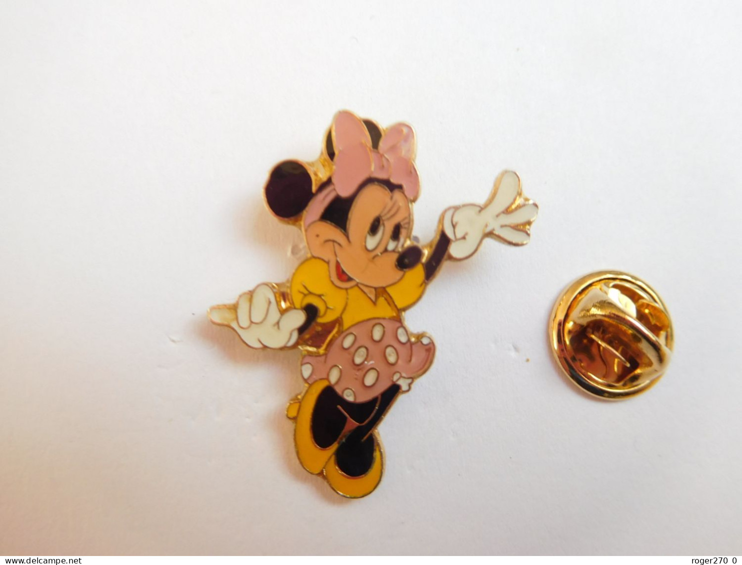 Superbe Pin's   , Disney , Minnie , Signé Arthus Bertrand , Petites Lettres - Disney