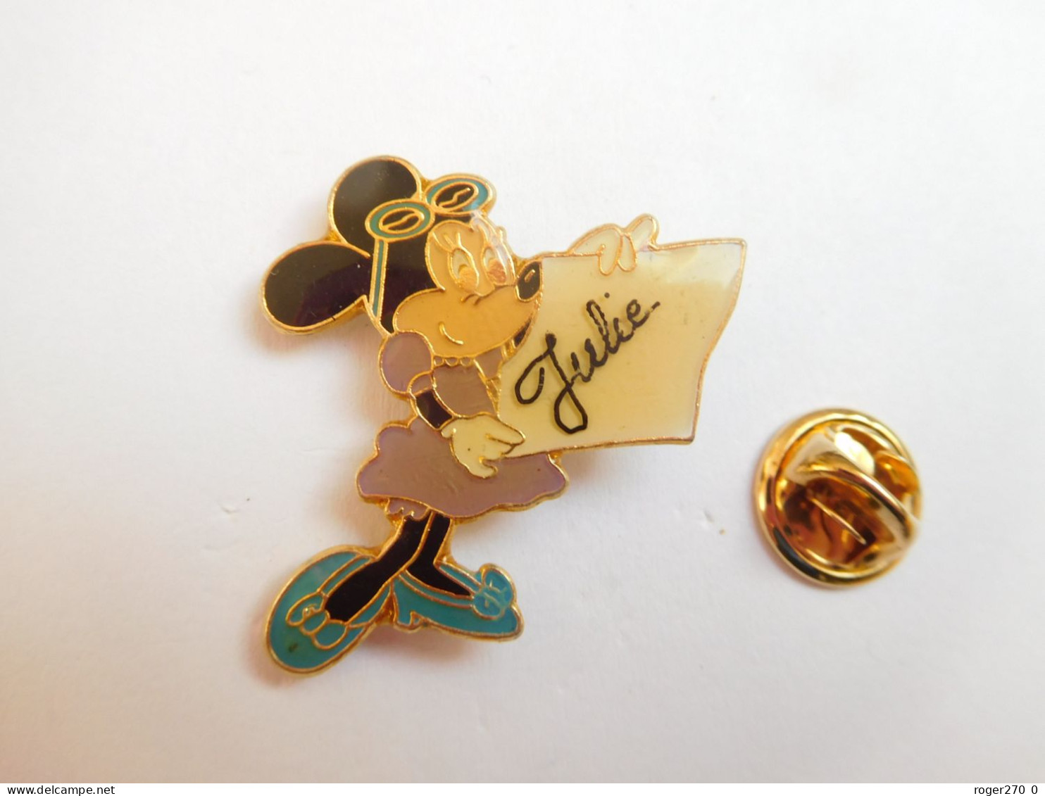 Superbe Pin's   , Disney , Minnie , Julie , Verso Lisse - Disney