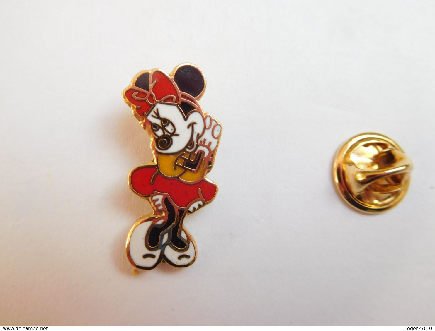 Superbe Pin's  En EGF  , Disney , Minnie ,  Chaussures Blanches , Non Signé - Disney