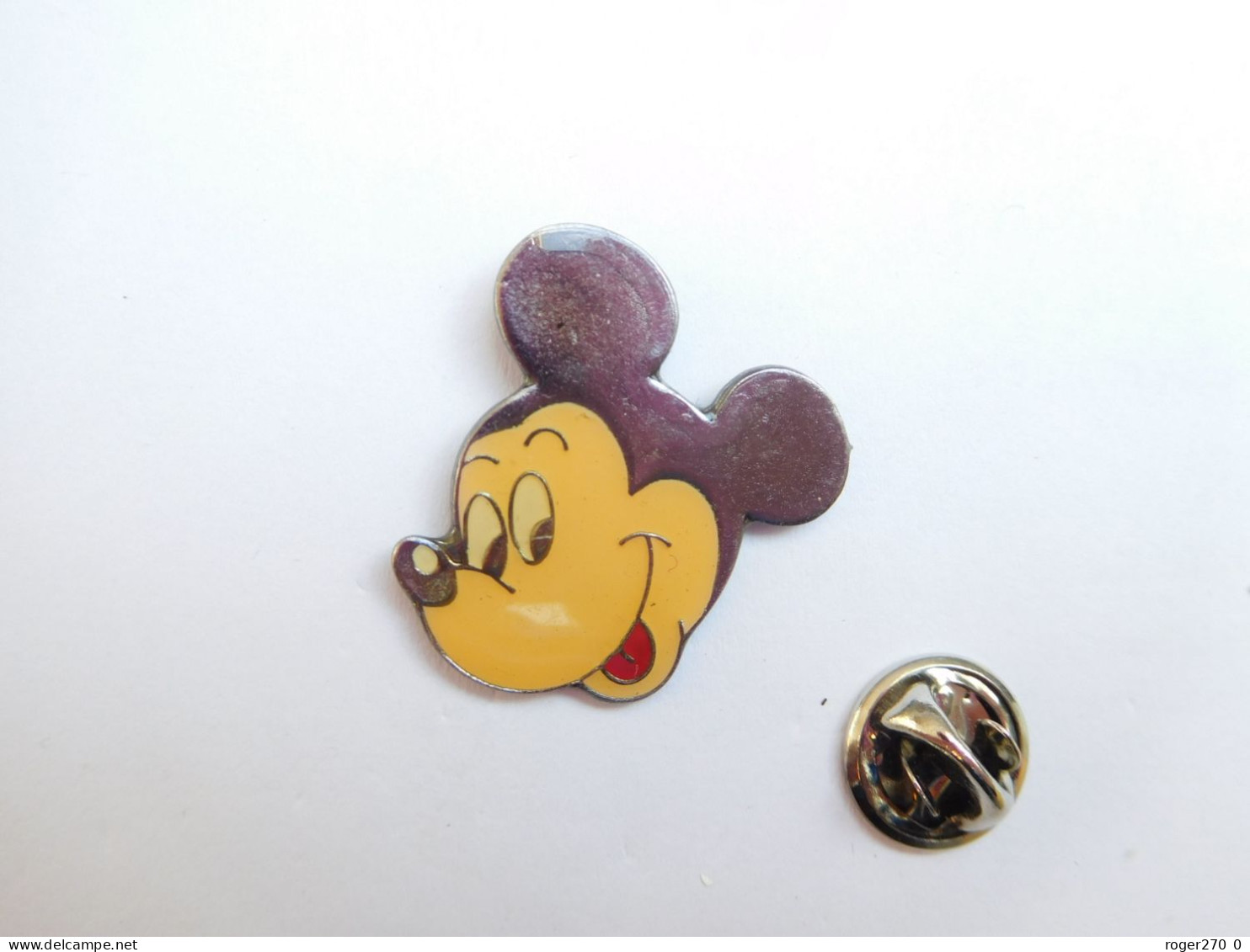 Beau Pin's , Disney  , Mickey - Disney