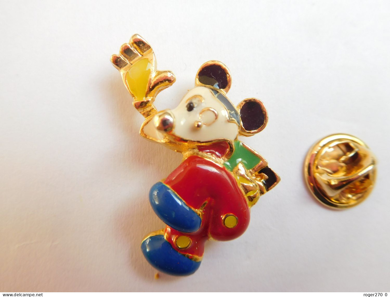 Superbe Pin's En Relief  , Disney  , Mickey - Disney