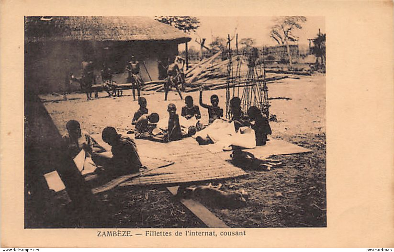 Zambia - Barotseland - Girls From The Boarding School Sewing - Publ. Société Des Missions Evangéliques  - Sambia