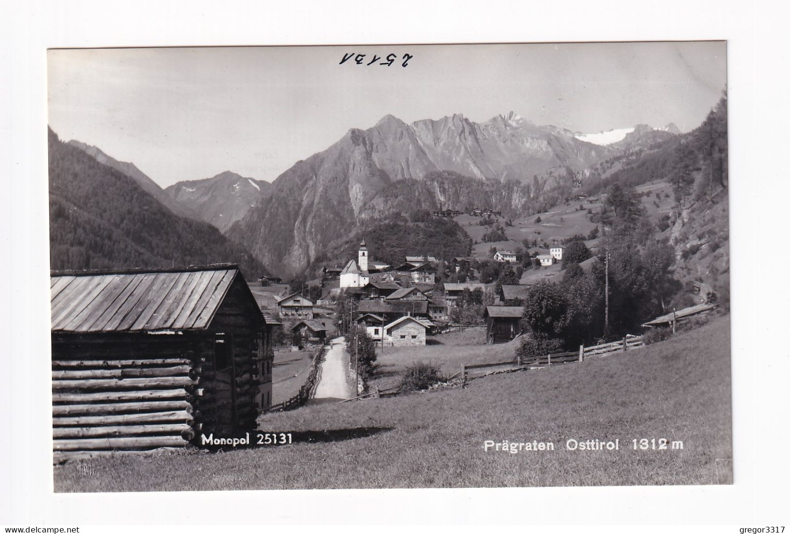 E5709) PRÄGRATEN - Osttirol 1312m - FOTO AK -  Straße Holzhaus U. Blick Gegen Kirche ALT ! - Prägraten