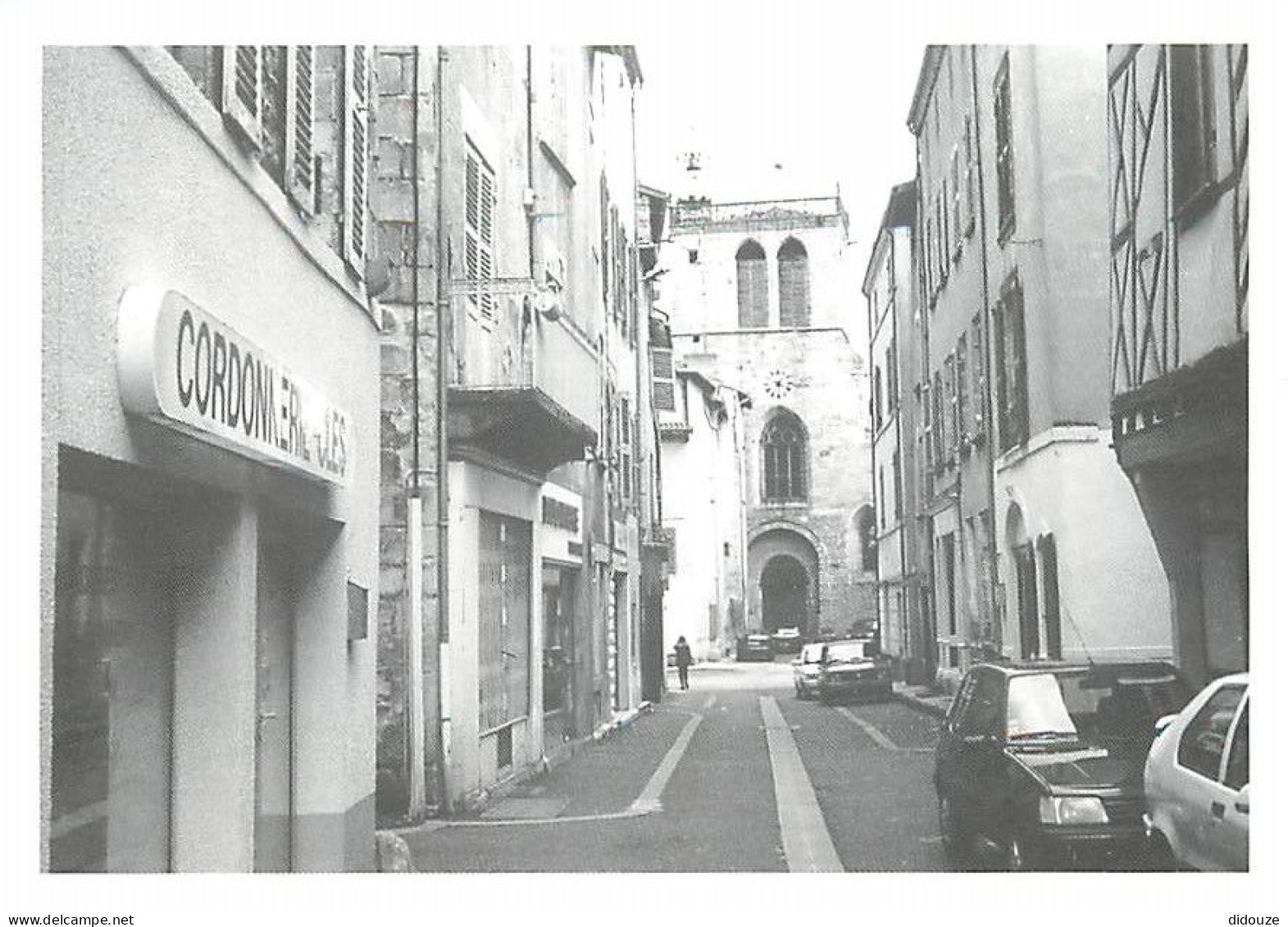 63 - Courpière - Rue De La République - Automobiles - Eglise - CPM - Carte Neuve - Voir Scans Recto-Verso - Courpiere