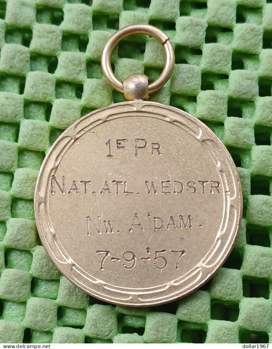 Medaille - 1e.Prijs  Nat. Atl. Wedstr   Meerkamp Nieuw- Amsterdam 7-9-1957   -  Original Foto  !!  Medallion  Dutch - Leichtathletik