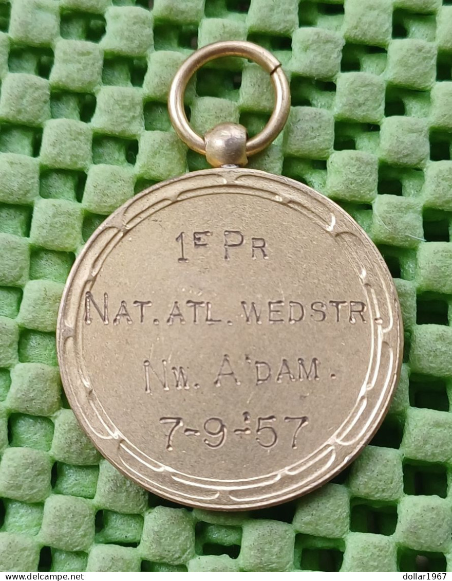 Medaille - 1e.Prijs  Nat. Atl. Wedstr   Meerkamp Nieuw- Amsterdam 7-9-1957   -  Original Foto  !!  Medallion  Dutch - Athlétisme