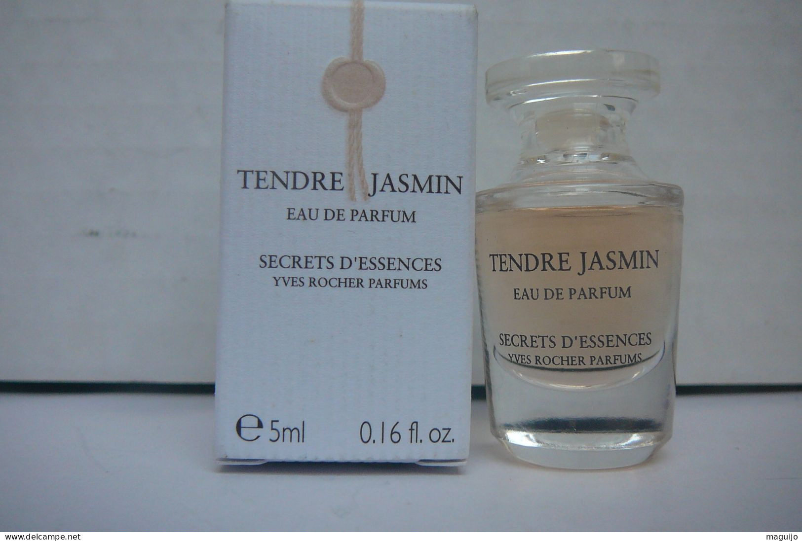 YVES ROCHER " SECRETS D'ESSENCES: TENDRE JASMIN : "  MINI EDP 5 ML  LIRE ET VOIR ::!! - Miniaturen Flesjes Dame (met Doos)