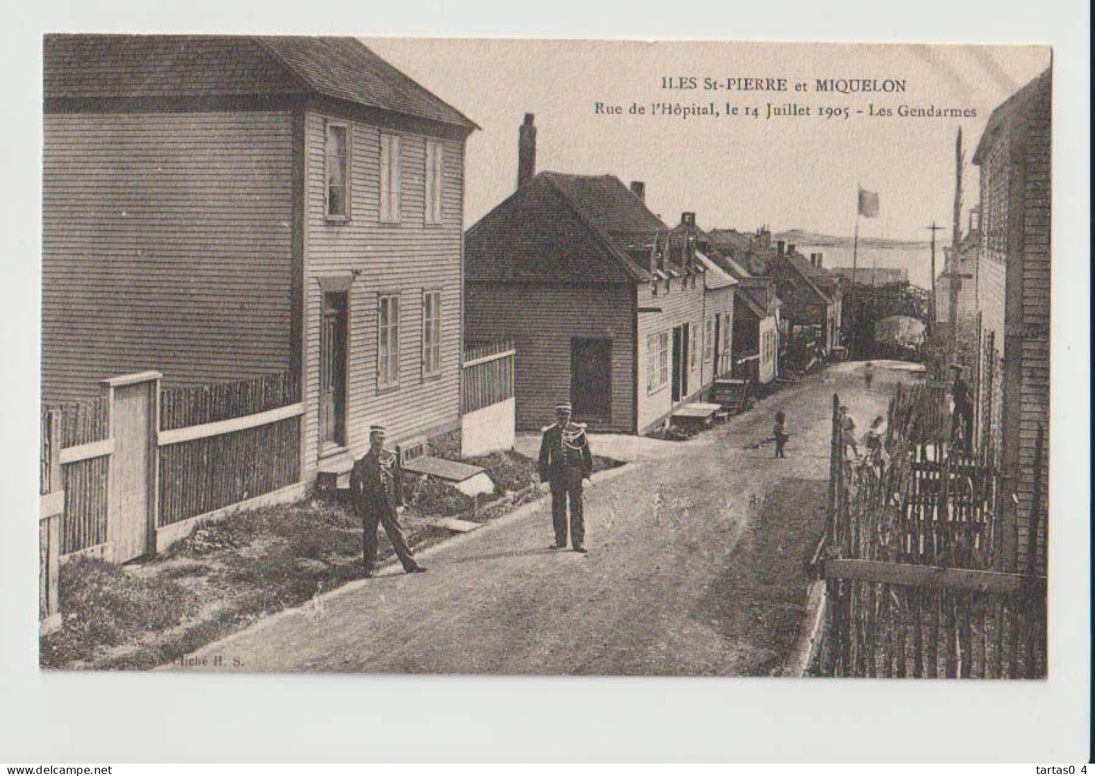 SAINT PIERRE ET MIQUELON - Rue De L'hopital Le 14 Juillet 1905 Les Gendarmes Animé Bon état - Saint-Pierre-et-Miquelon