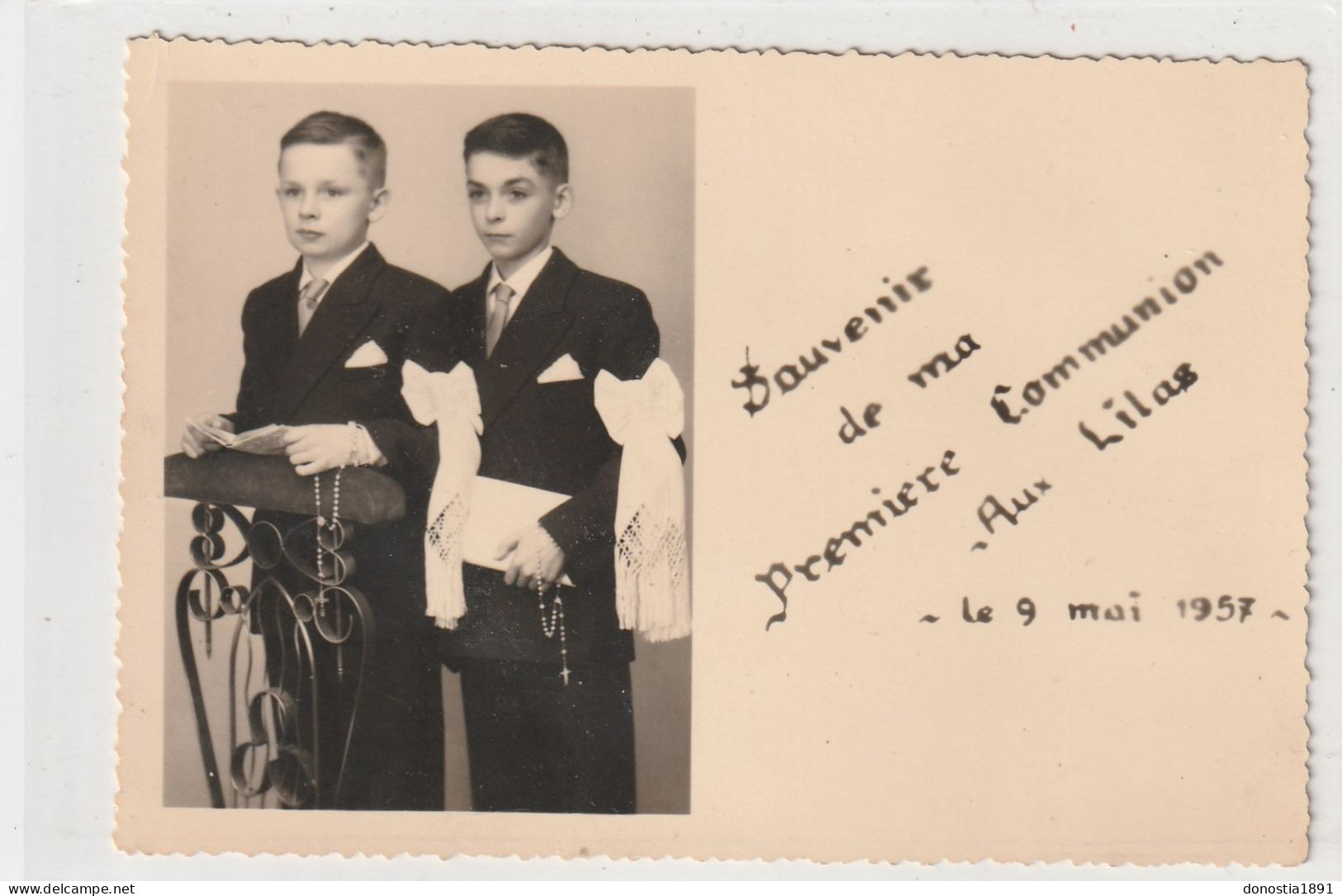 Souvenir De Ma 1ère Communion Aux LILAS (93) 9/5/1957-communiants 85x125- Dentelée Glacée- Photo-carte-dos Vierge - Les Lilas